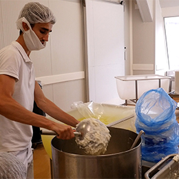 production de yahourt ferme de Viltain ofermier